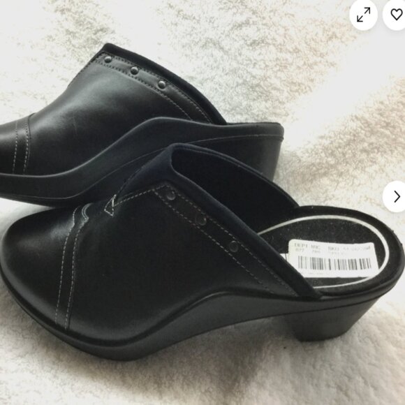 Romika Mokassetta studded leather mules / clogs. Size: US 9.5 EU 41 New wit - Picture 1 of 6